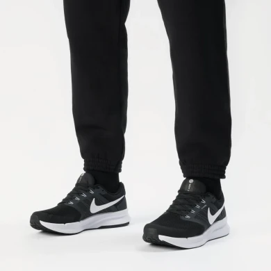 Кроссовки Мужские Nike Run Swift 3 (DR2695-002), EUR 45