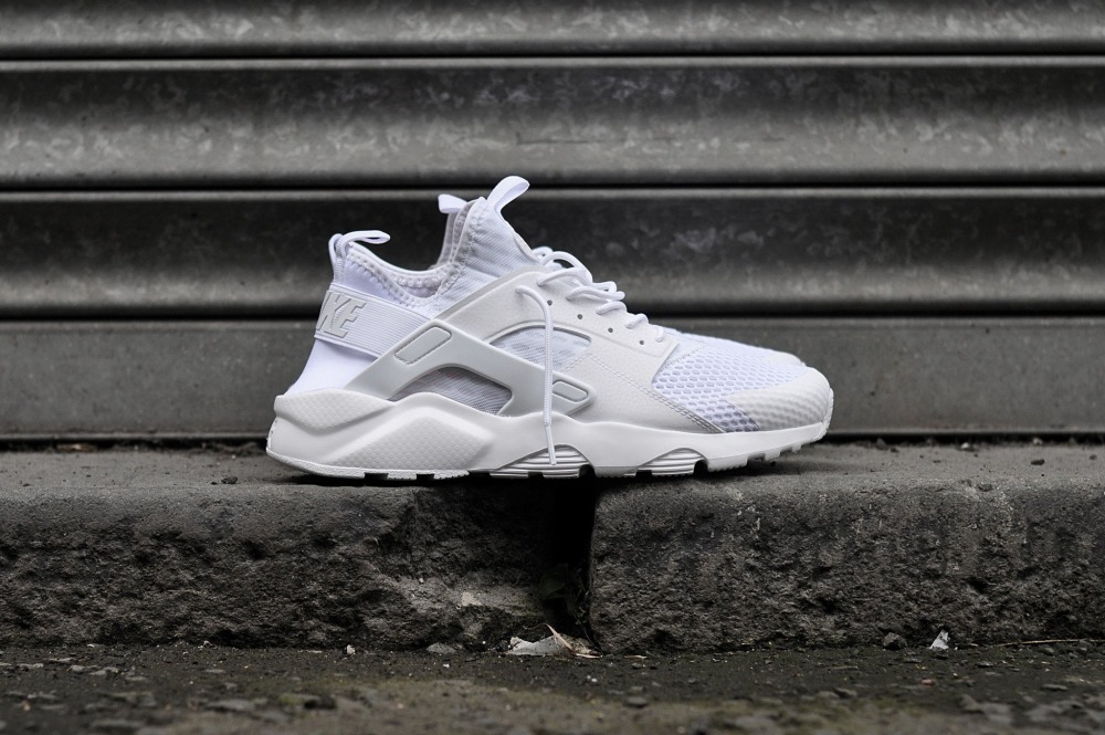 White huaraches store run ultra