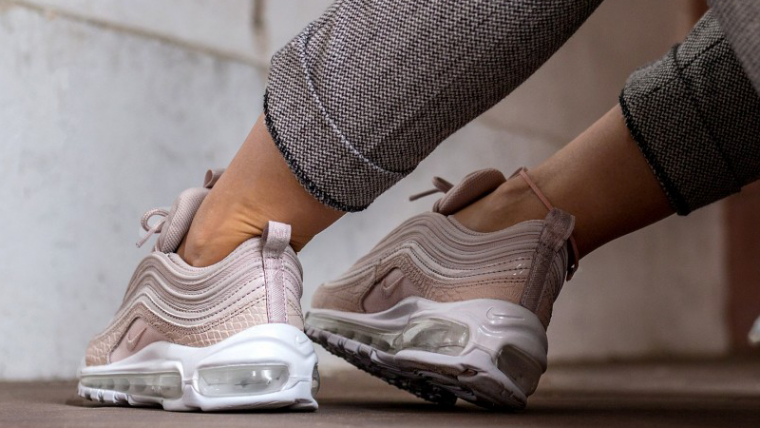 Nike air max pink best sale and gold