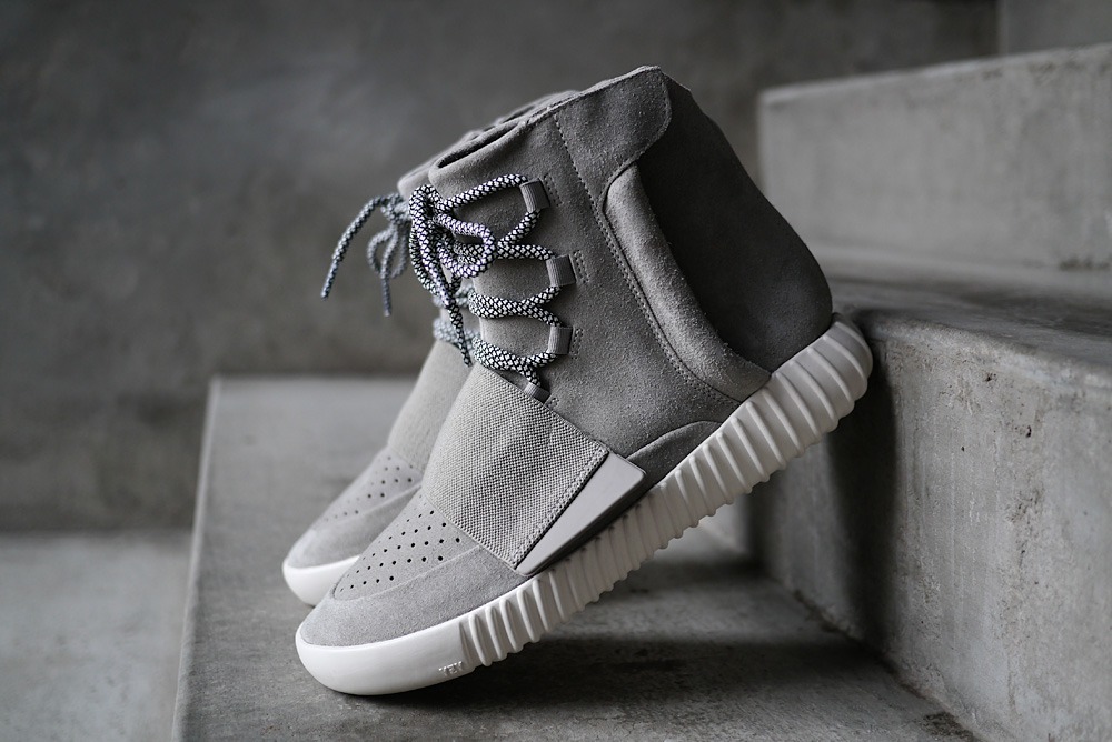 Adidas yeezy boost 750 bianche con strisce nere online