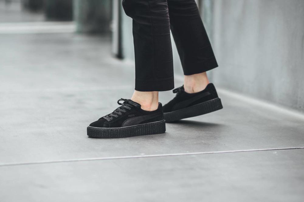 Rihanna all cheap black pumas