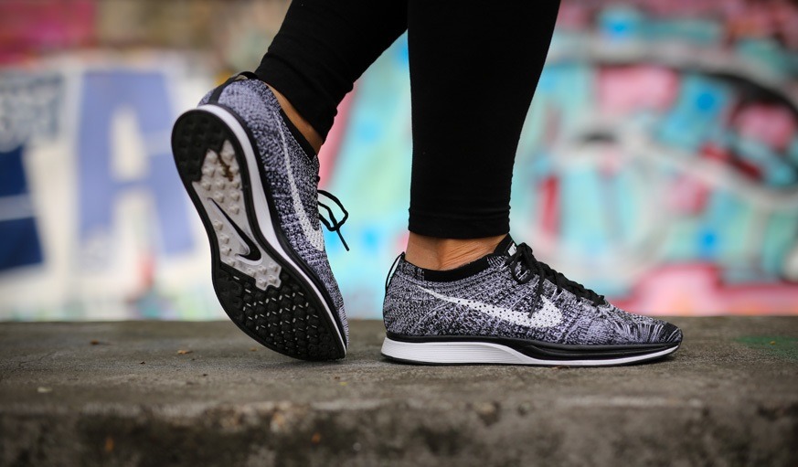 Nike flyknit outlet racer oreo 1