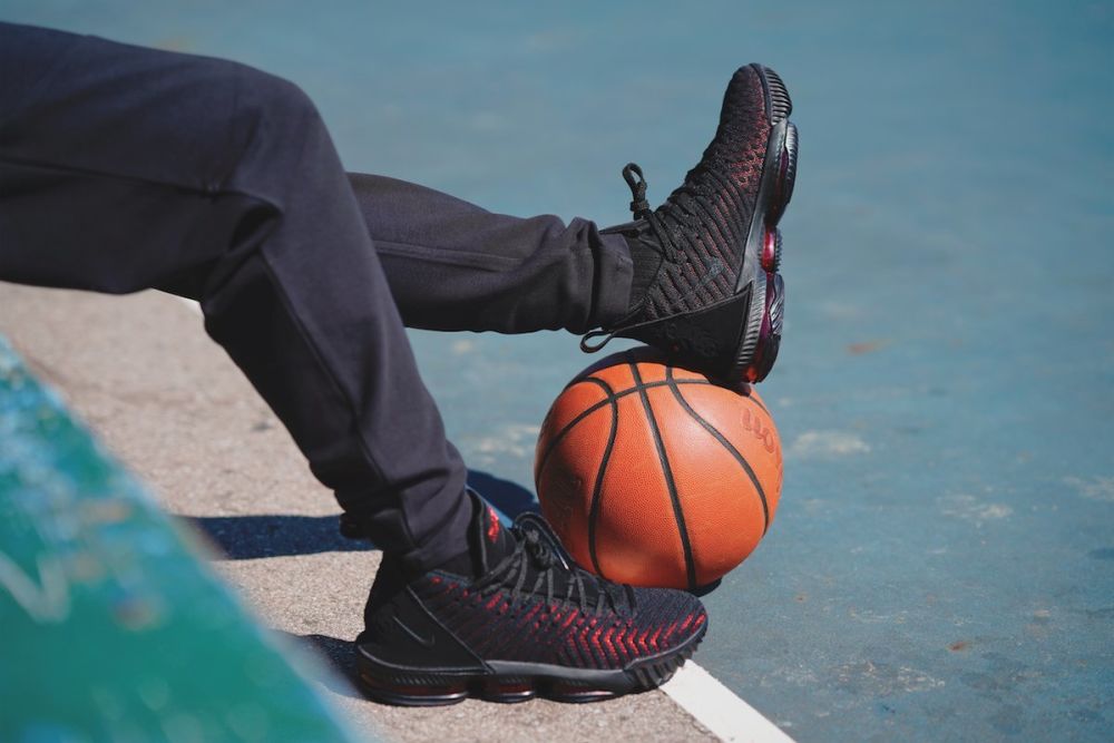 Lebron 16 low black top and red