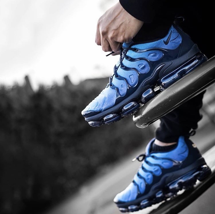 Air vapormax hot sale plus hyper blue