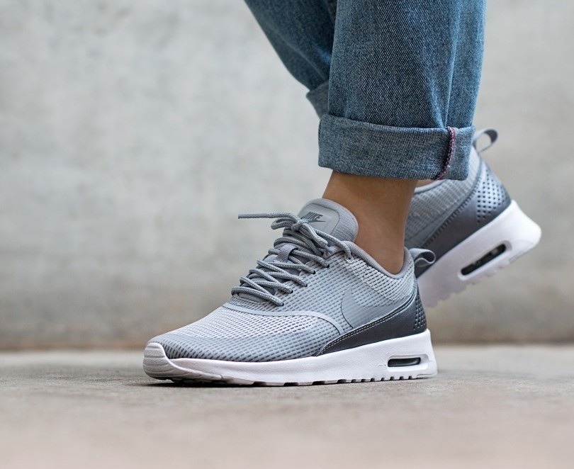 Air max thea store grey and black