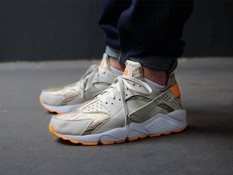 Nike air huarache desert sand hotsell