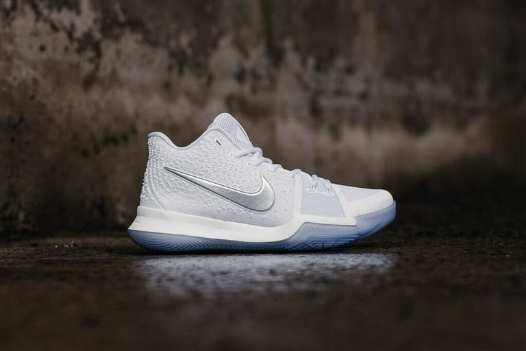 White nike hotsell kyrie 3