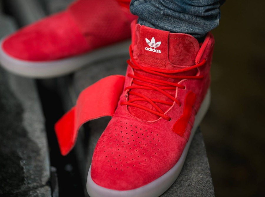 Adidas tubular best sale strap red