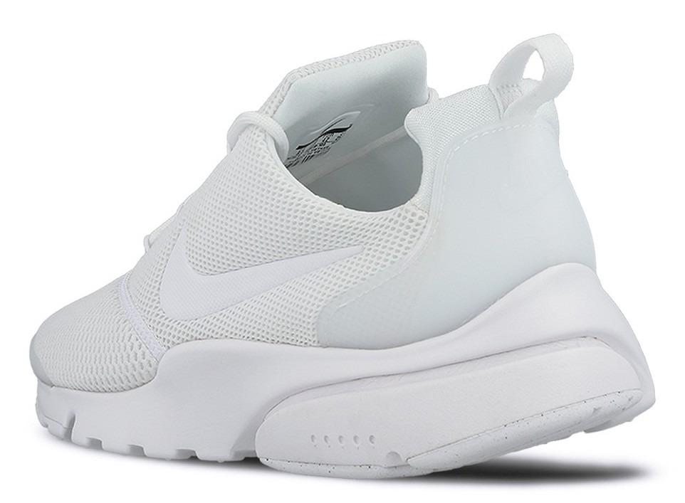 White nike air hotsell presto fly