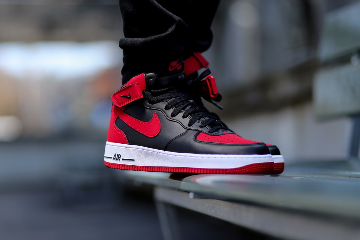 Джорданы 1 мужские. Nike Air Force 1 Jordan Black Red. Nike Air Force 1 джорданы. Nike Air Force 1 Jordan.