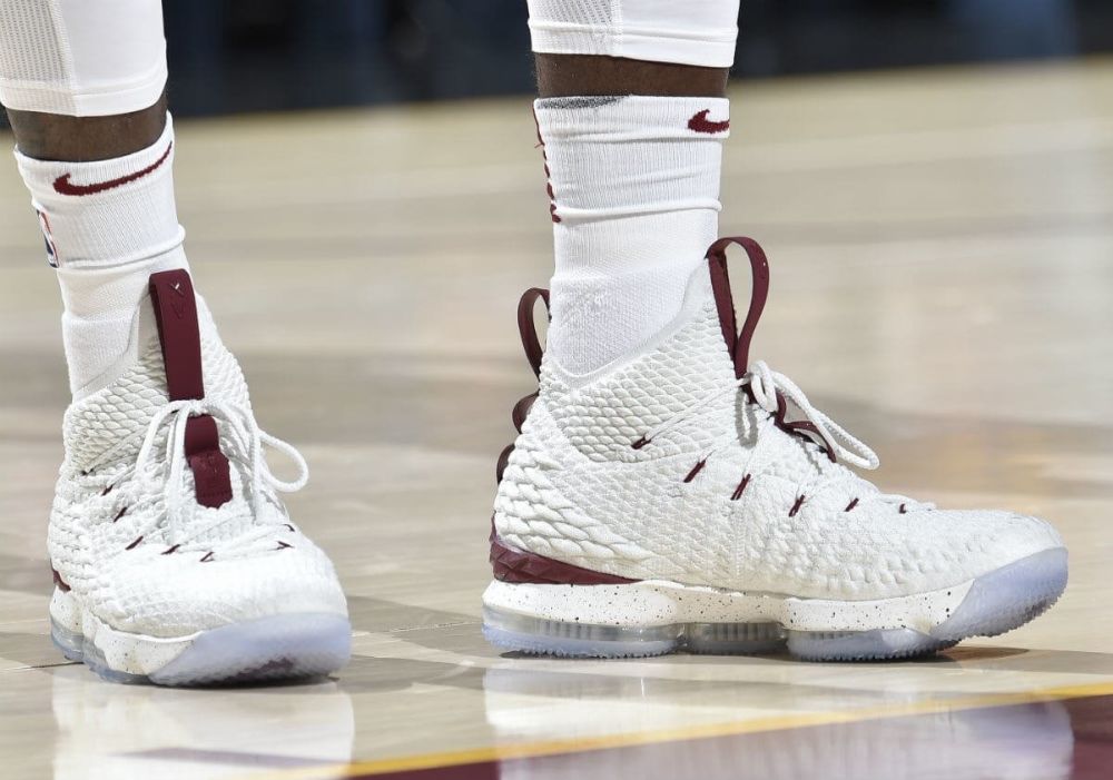 Burgundy lebron 15 best sale