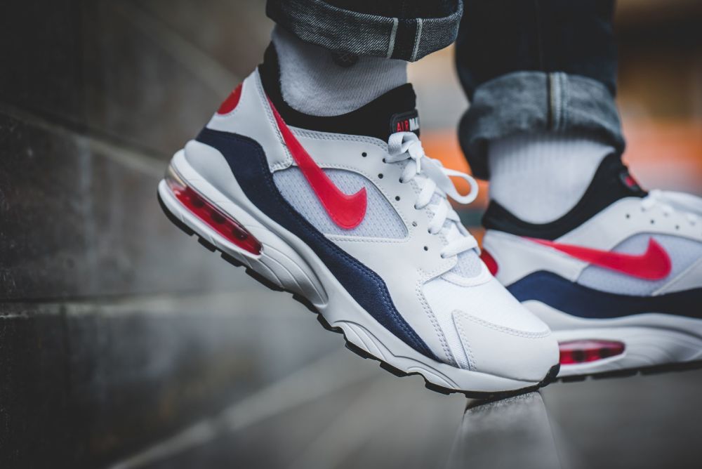 air max 93 flame red on feet