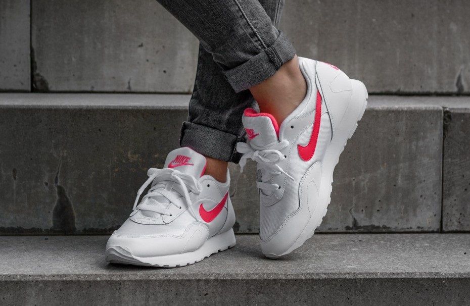 Nike wmns outburst online