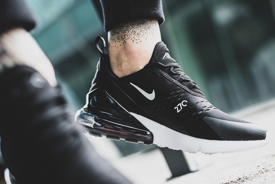 Black and white store nike airmax 270