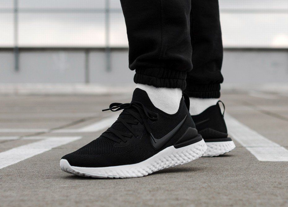 Nike epic react black white clearance black