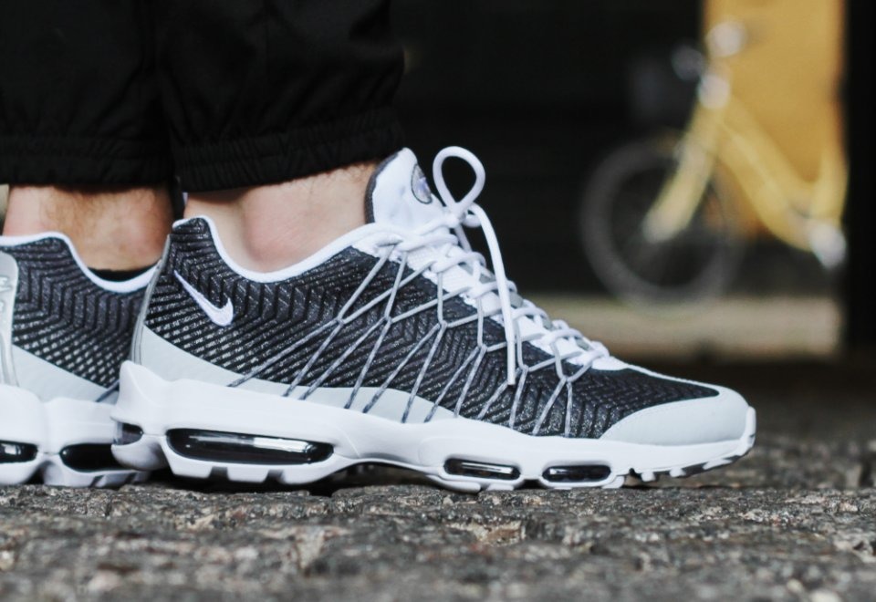 Nike 95 best sale grey and white