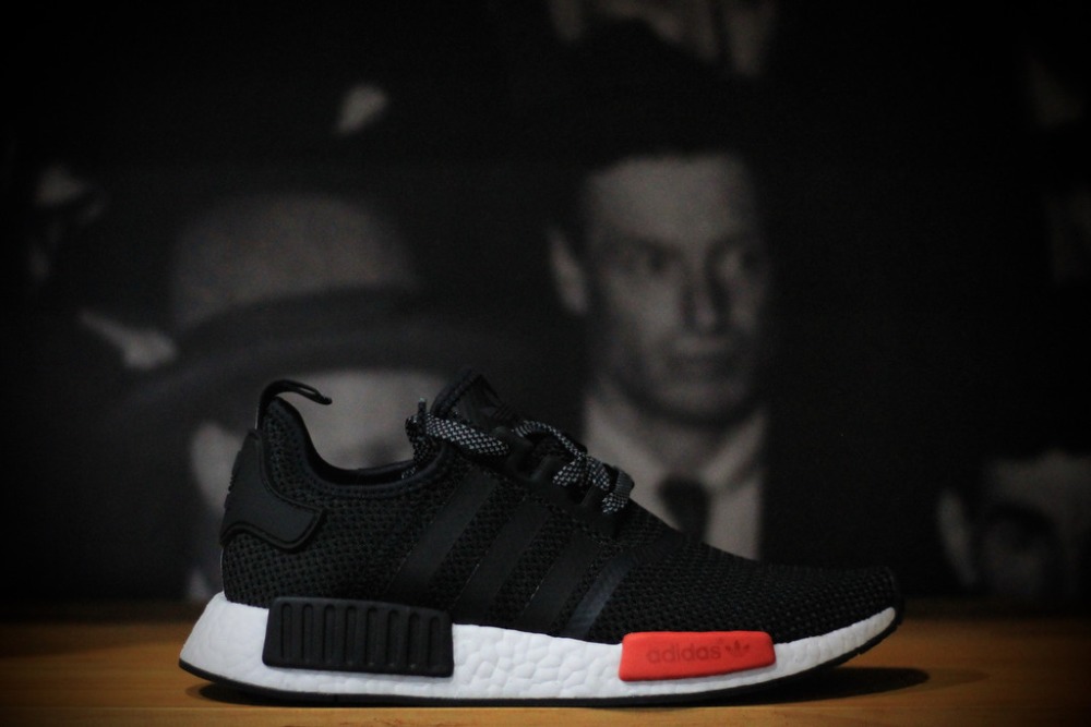 Adidas nmd store r1 black footlocker