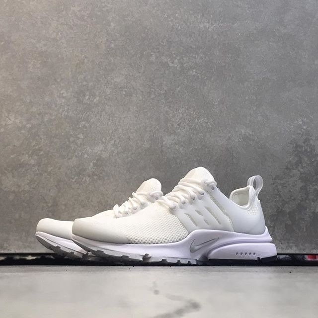 All white best sale nike air presto