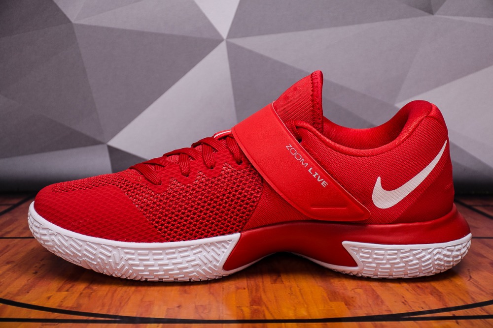 Nike zoom store red basketball shoes