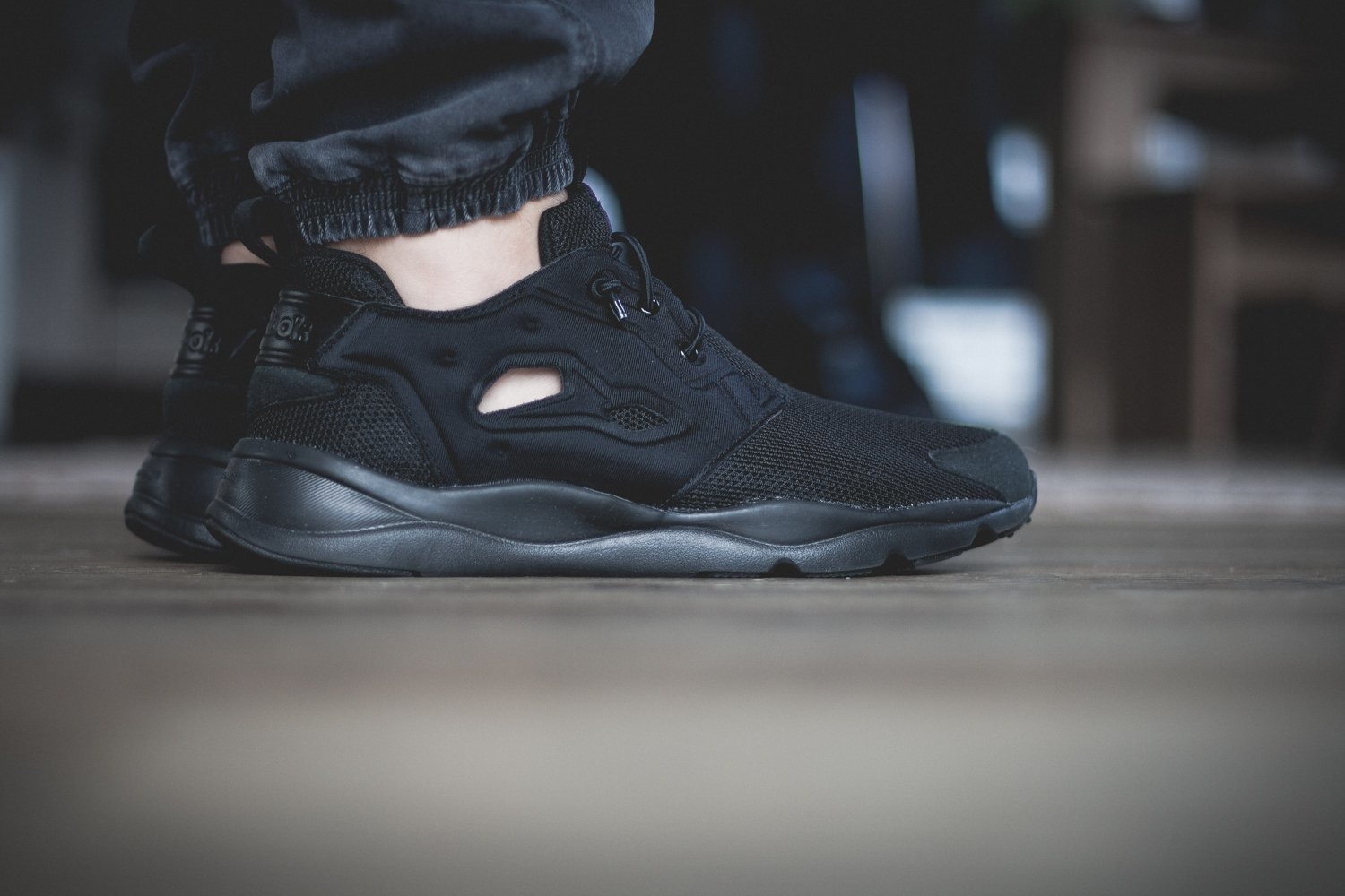 krossovki-reebok-furylite-triple-black-0