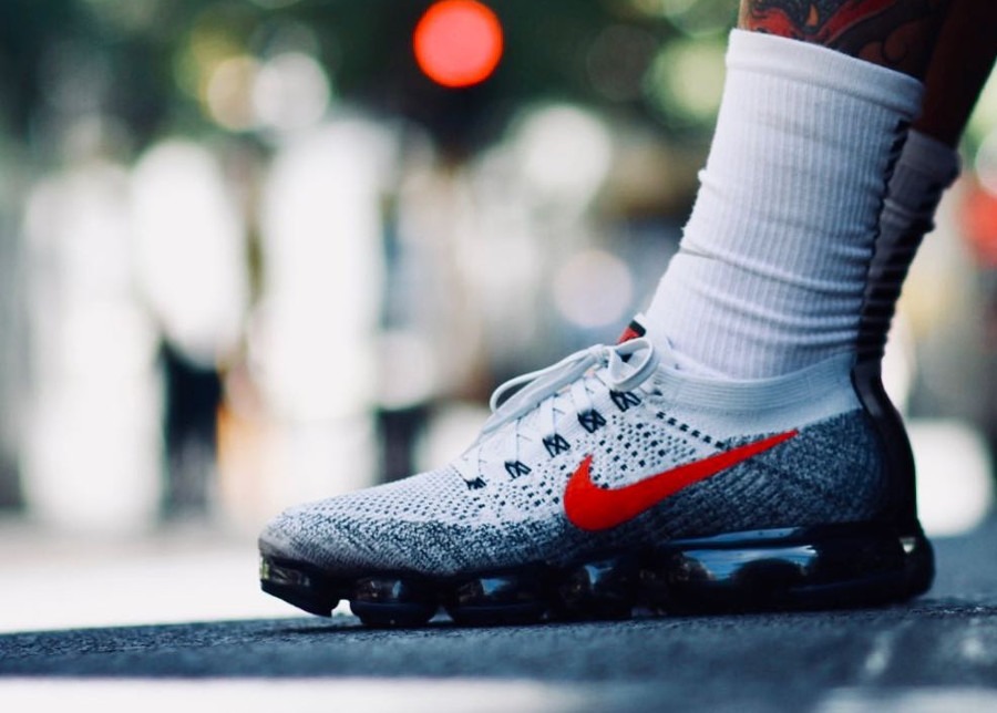 Nike air vapormax grey red hotsell