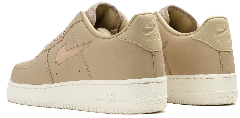 Air force 1 store low retro premium