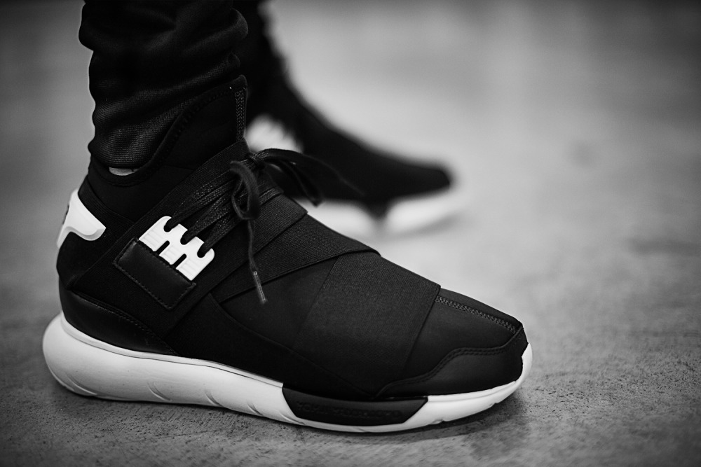 Y3 qasa store black white