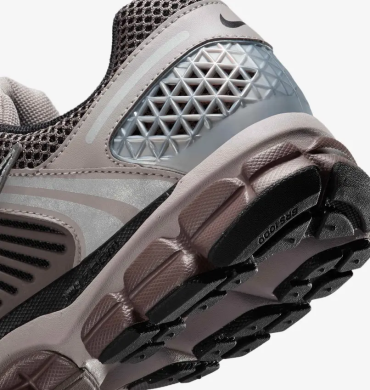 Кроссовки мужские Nike Zoom Vomero 5 (FB9149-005), EUR 44