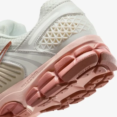 Кроссовки женские Nike Wmns Zoom Vomero 5 "Particle Beige" (FJ2028-002)