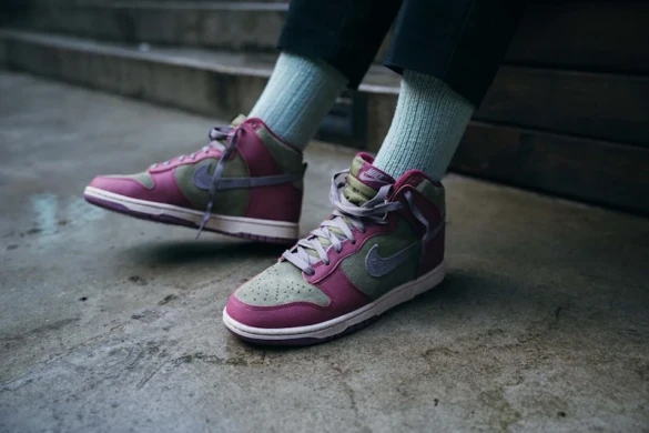 Кроссовки Женские Nike Dunk High Dynamic Berry (FB1273-500), EUR 40,5