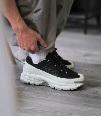 Кроссовки Nike Zoom Vomero Roam (FV2295-001), EUR 44,5