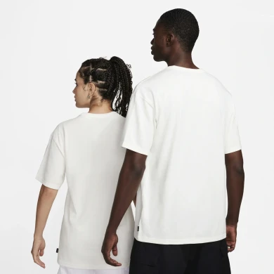 Футболка Nike Sportswear Premium Essentials (DO7392-133), S