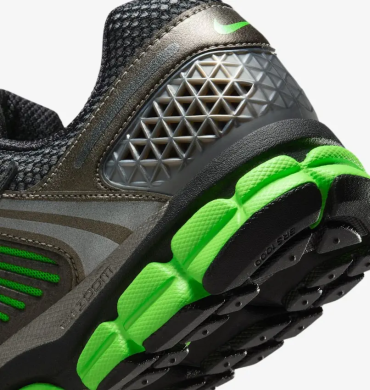 Кроссовки мужские Nike Zoom Vomero 5 SE (IB2988-001), EUR 44