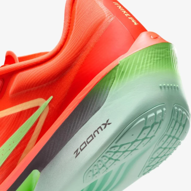 Чоловічі бігові кросівки Nike Zoom Fly 6 (FN8454-601), EUR 45