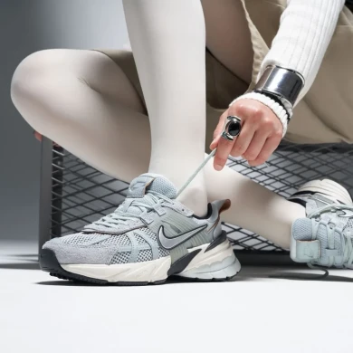Женские кроссовки Nike V2K Run (FN6703-003), EUR 36
