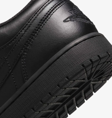 Чоловічі кросівки Air Jordan 1 Low 'Triple Black' (553558-093), EUR 43