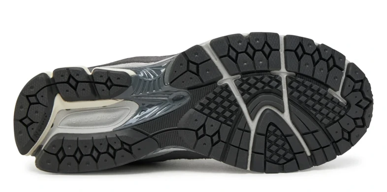 Мужские кроссовки New Balance 2002R (U2002RTF), EUR 43