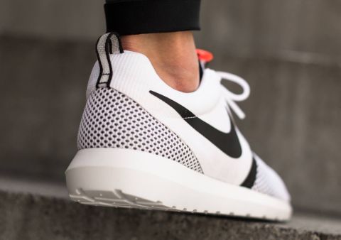 Roshe run blanche store et noir