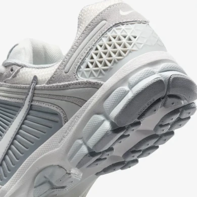 Женские кроссовки Nike Air Zoom Vomero 5 'Pure Platinum' (HQ0458-001), EUR 41