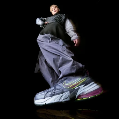 Жіночі кросівки Nike V2K Run 'Black Grey Volt Green' (FV6602-400), EUR 40