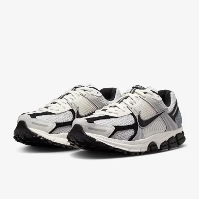 Женские кроссовки Nike W Air Zoom Vomero 5 (HQ1182-001), EUR 38