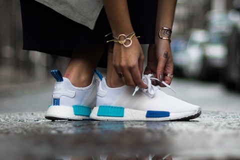 Adidas nmd r1 cheap blue glow