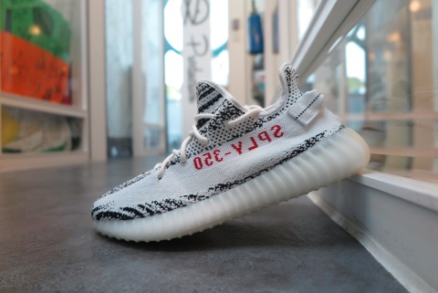 Yeezy 350 boost store v2 zebra