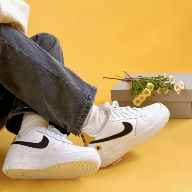 Кроссовки Женские Nike Air Force 1 Lv8 (DM0983-100), EUR 38,5