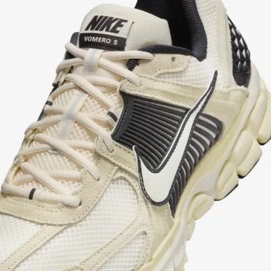 Мужские кроссовки Nike Zoom Vomero 5 "Alabaster" (HF1553-701), EUR 42,5