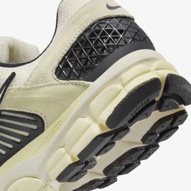 Мужские кроссовки Nike Zoom Vomero 5 "Alabaster" (HF1553-701), EUR 42,5