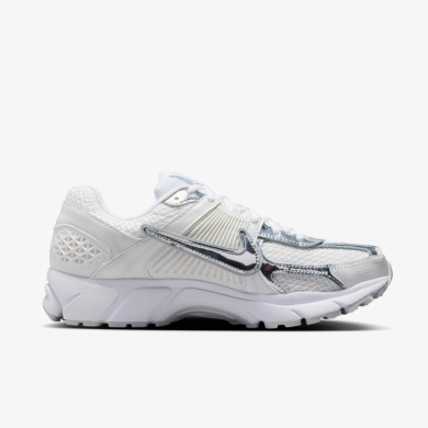 Жіночі кросівки Nike Zoom Vomero 5 'Chrome Toe' (HF7723-100), EUR 39