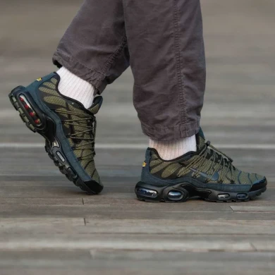 Мужские кроссовки Nike Air Max Plus Utility (FJ4232-200)