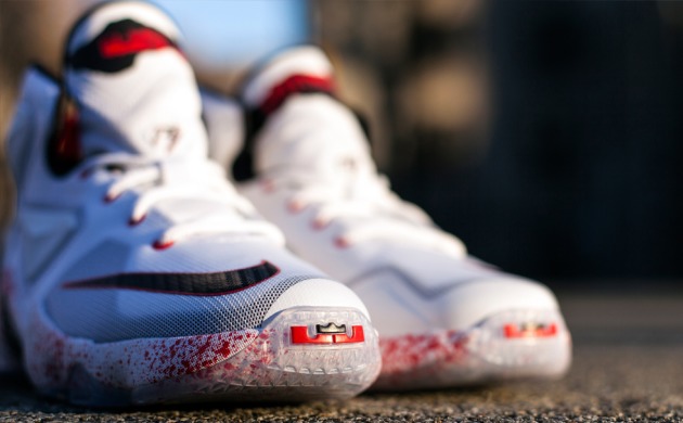 Баскетбольные кроссовки Nike LeBron 13 "Horror Flick", EUR 40