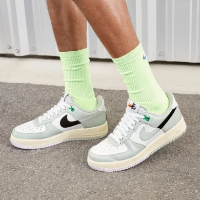 Кросівки Nike Air Force 1 '07 LV8 (DZ2522-001)